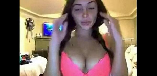  True Beauty with big tits on cam